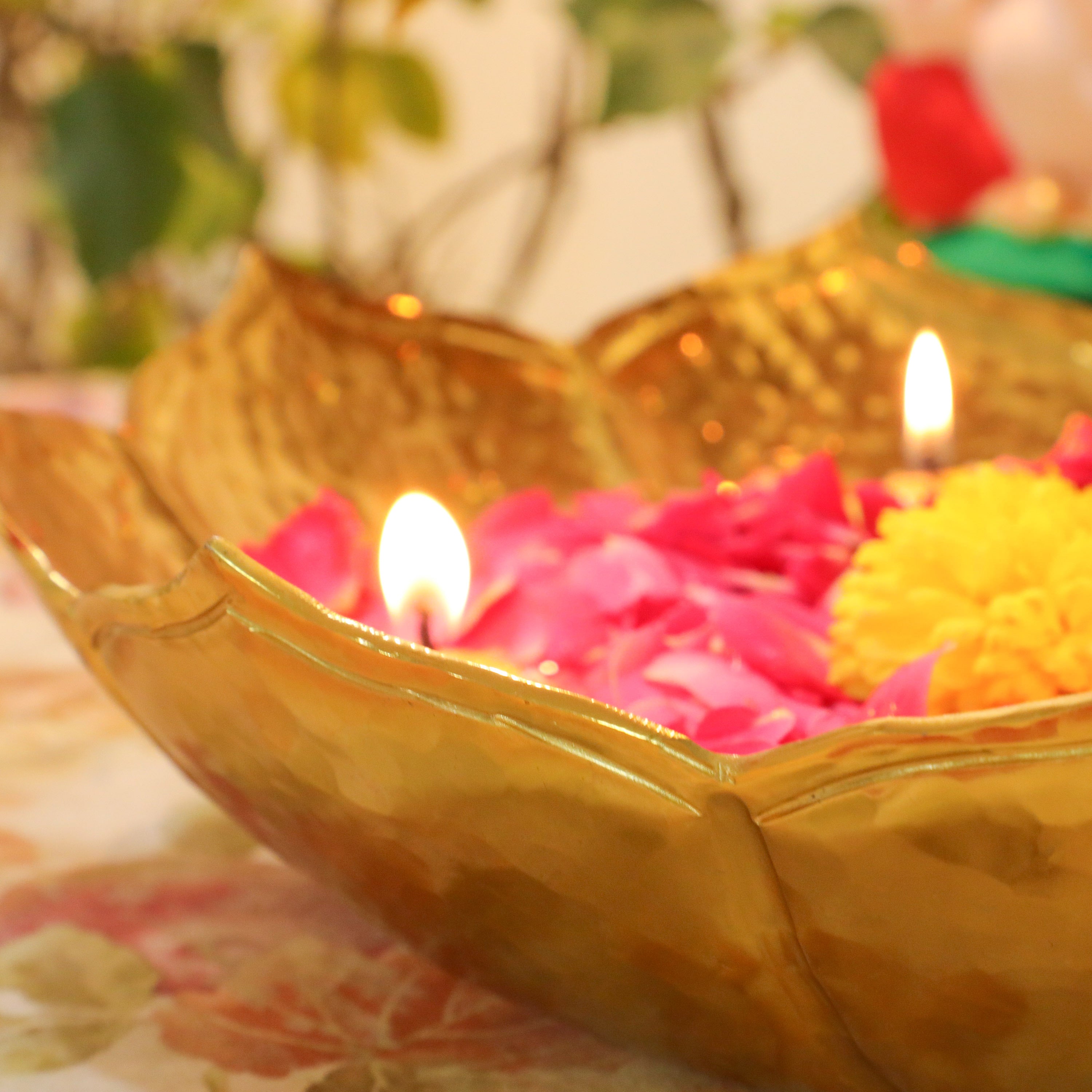 Lotus-Shaped Urli
